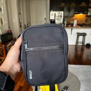 Brixley Jet crossbody sling